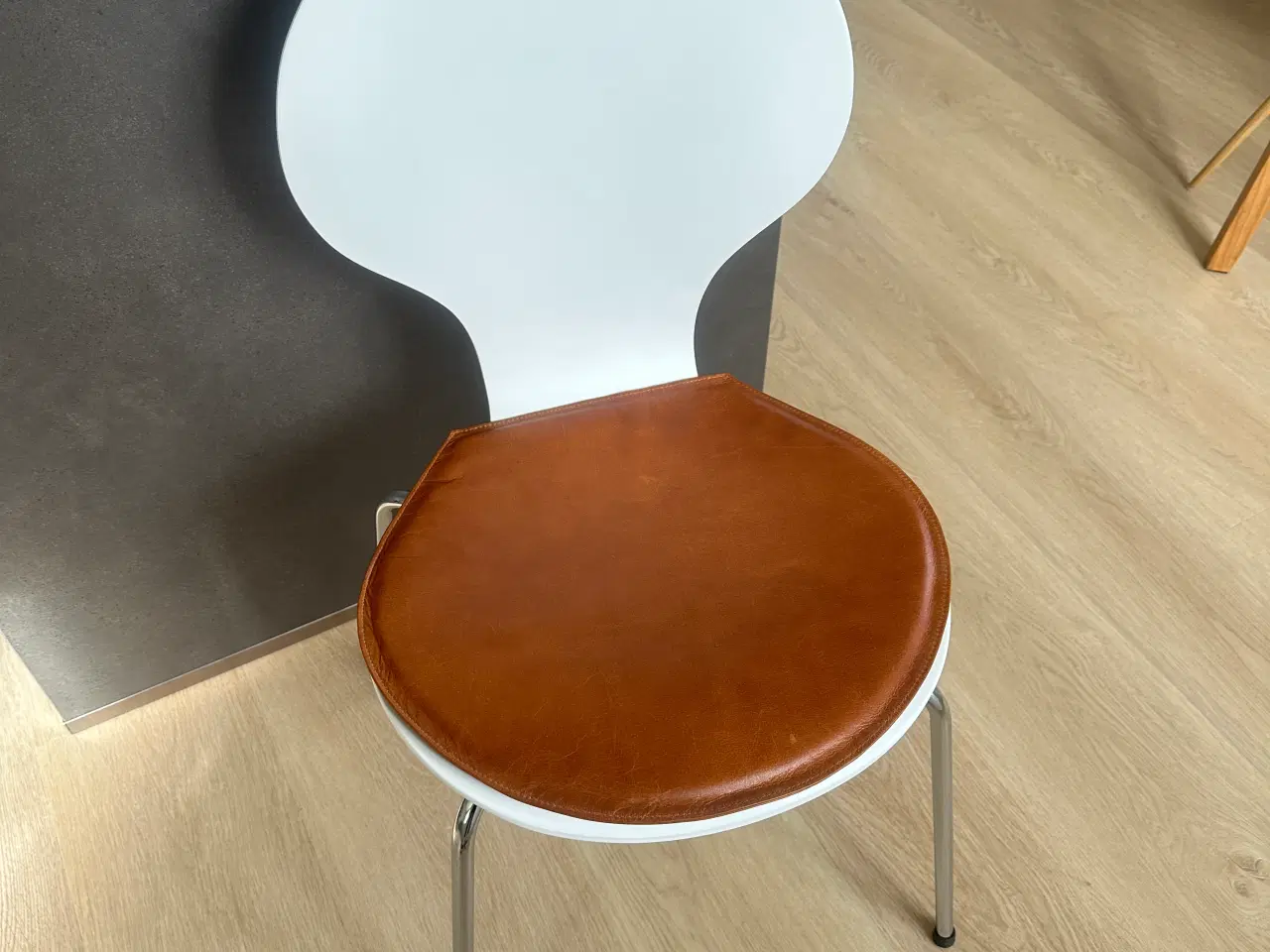 Billede 1 - 4 stk. skalstole - Spritnye - Hvid incl. hynder