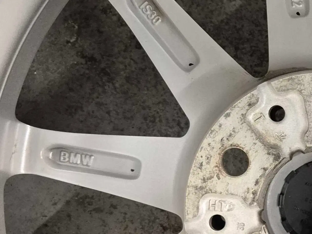 Billede 5 - BMW i4 / G30 /G31 ORIGINAL ALUFÆLGE MED SOMMERDÆK