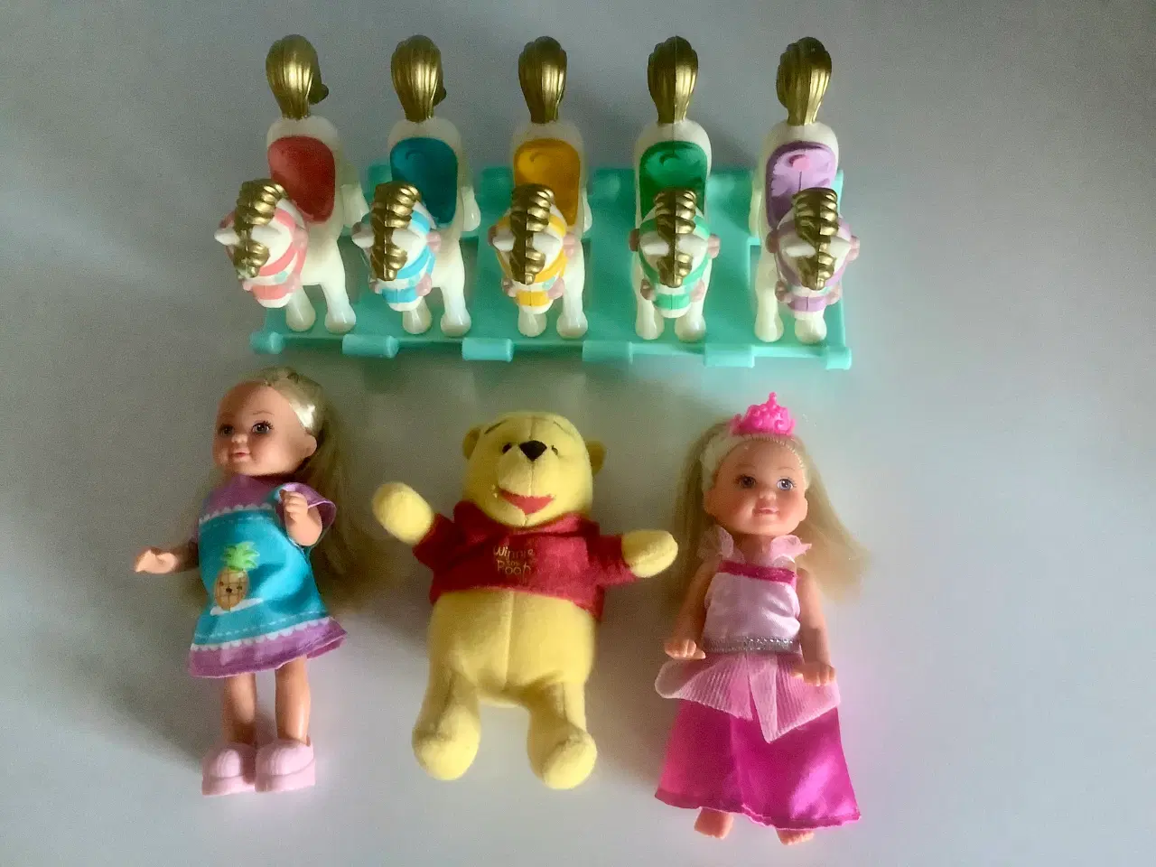 Billede 3 - Legetøj og børn som passer til Barbie.