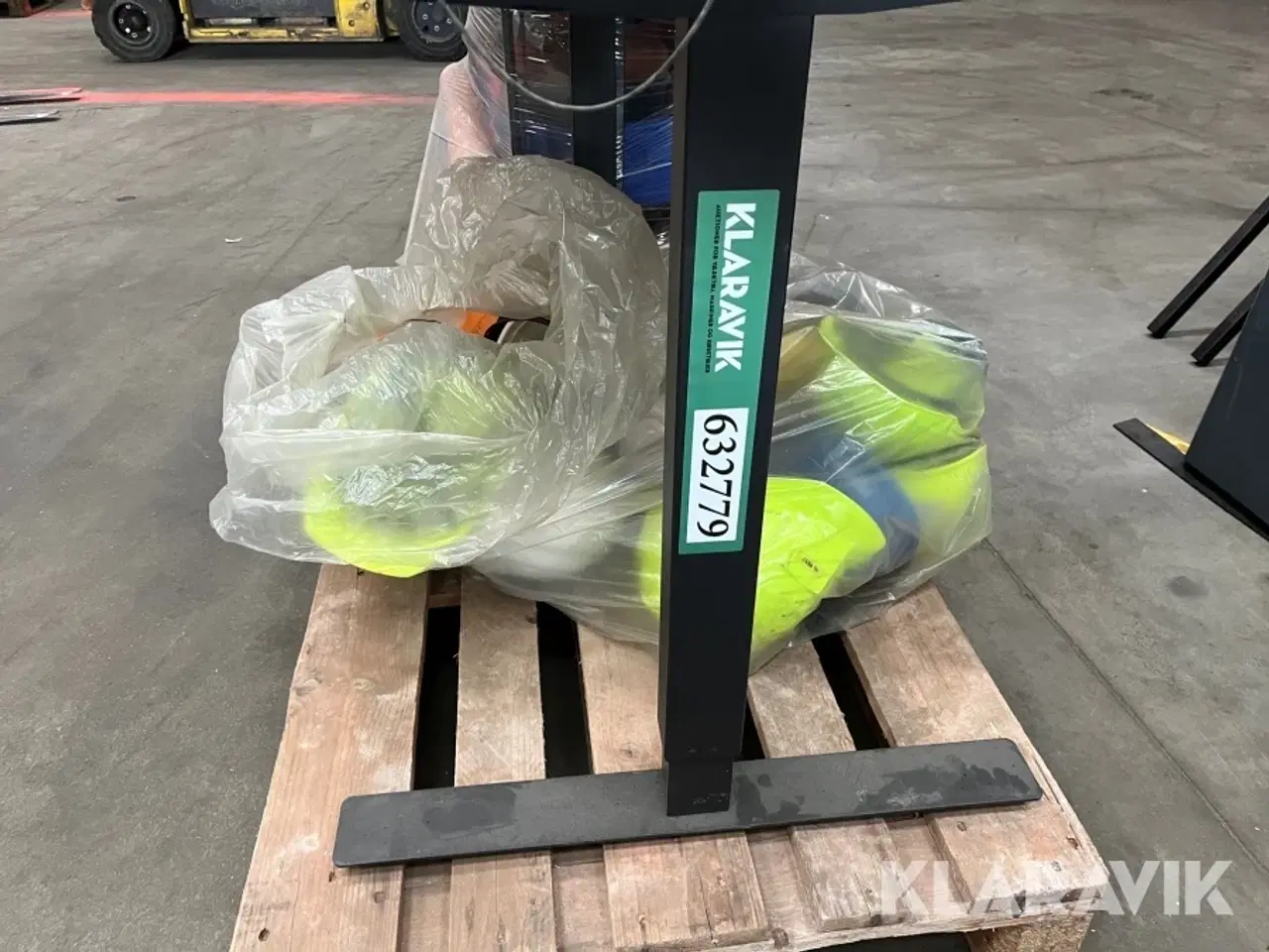 Billede 4 - Lot - hæve/sænke borde, kloakrør, hjelme