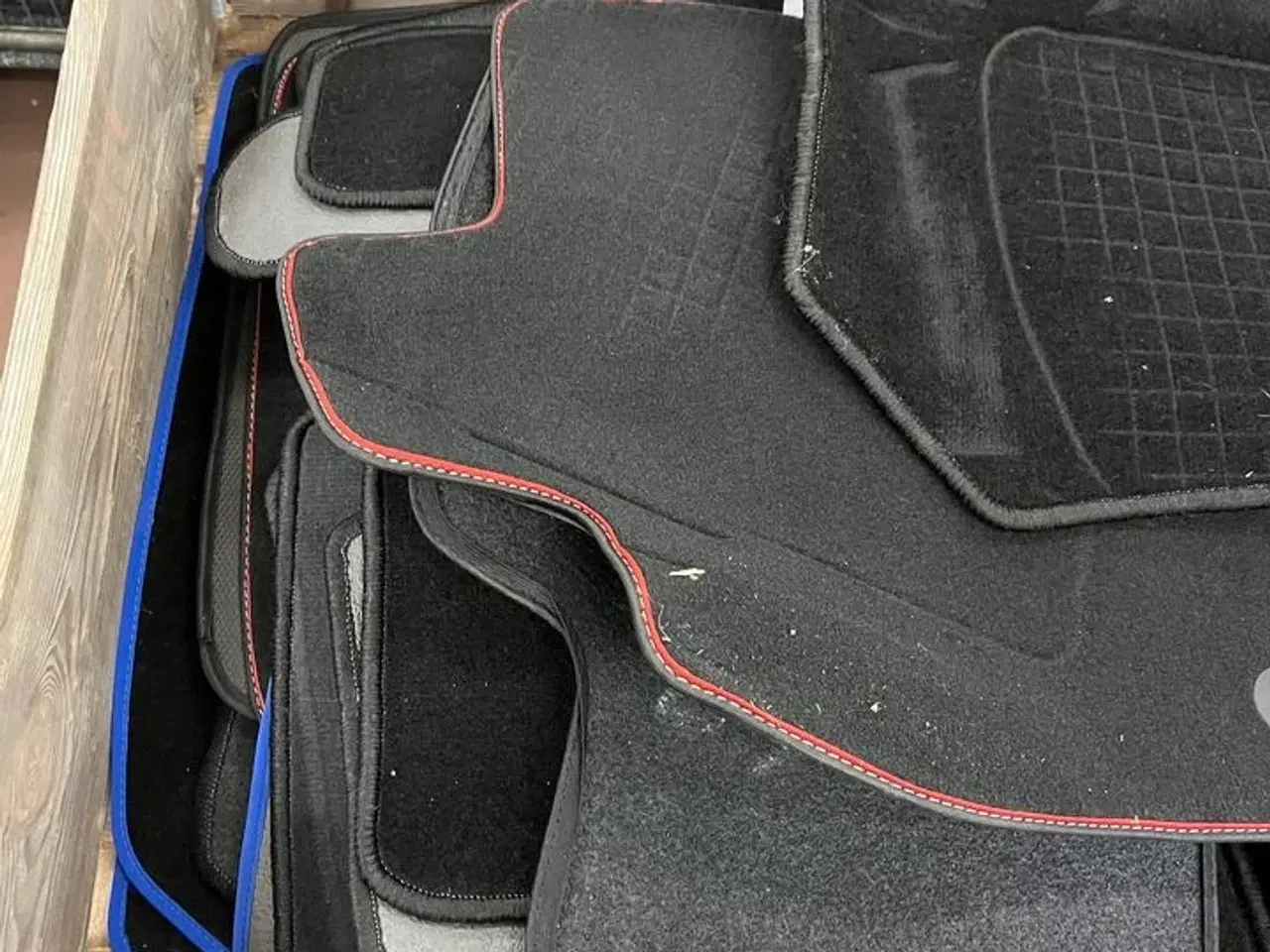 Billede 3 - 30 stk. bilmåtter, ass. Farver og størrelser