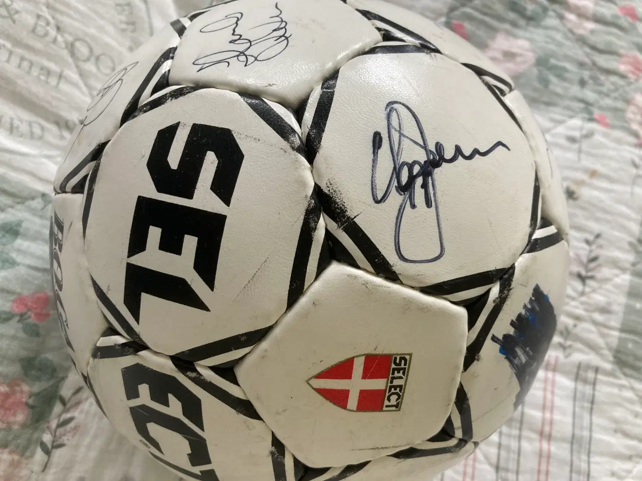 Billede 2 - EFB kampbold med autografer 2002/2003