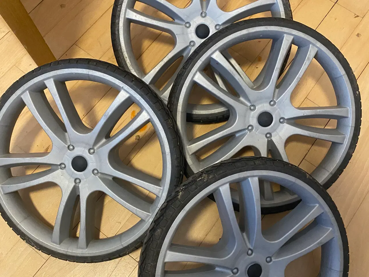 Billede 1 - originale punkterfri hjul til Odder barnevogn.