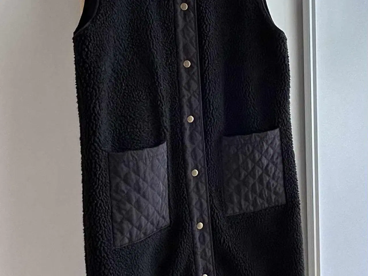 Billede 2 - Love & Divine teddy vest, str. S stor i størrelsen
