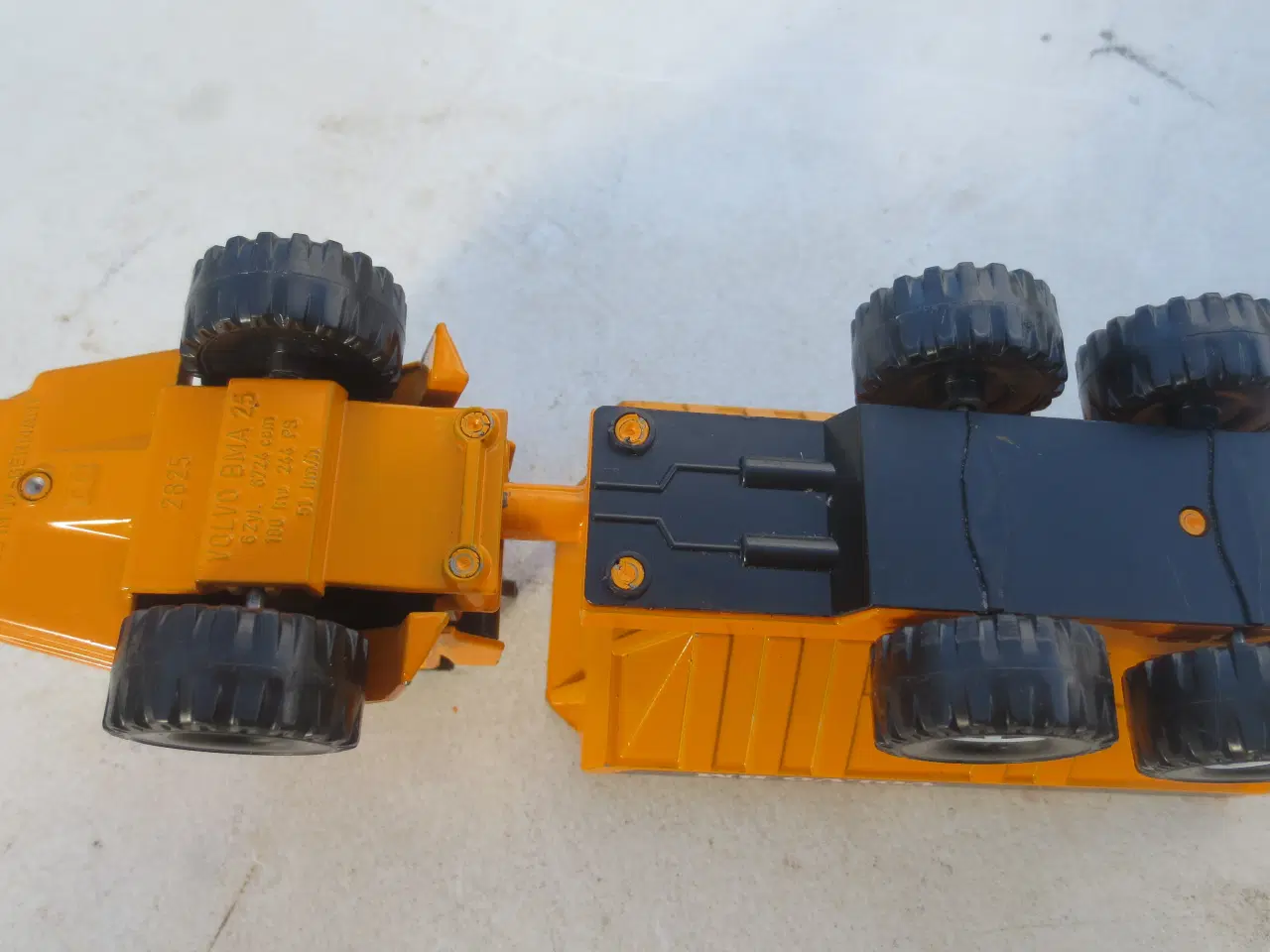 Billede 5 - 1 stk Volvo Dumper Model A25 og model Bus og Bil 
