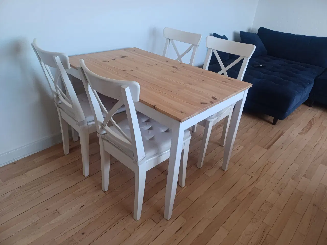 Billede 1 - Spisebordssæt fra Ikea