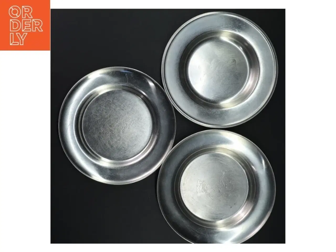 Billede 3 - Metaltallerkener med gravering (3 stkl) (str. Ø 19 cm)