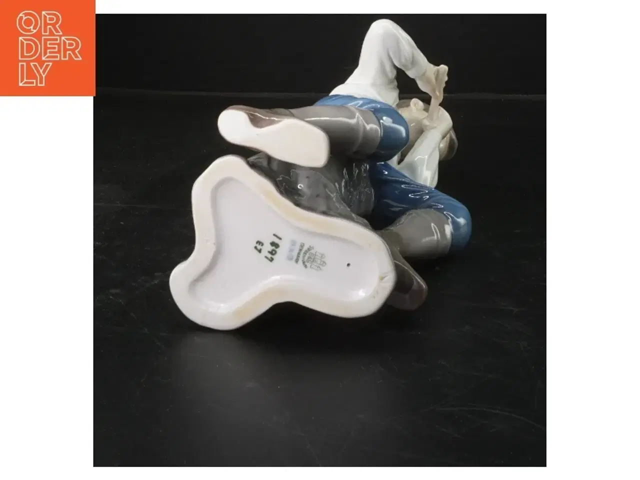 Billede 2 - Porcelænsfigur af dreng fra B&G (str. 30x13 cm)