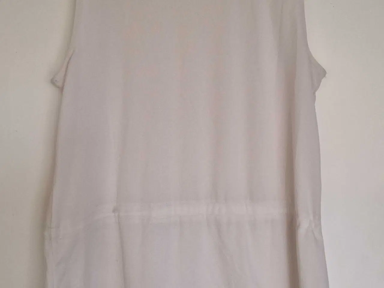 Billede 2 - Hvid kjole fra Banana Republic 