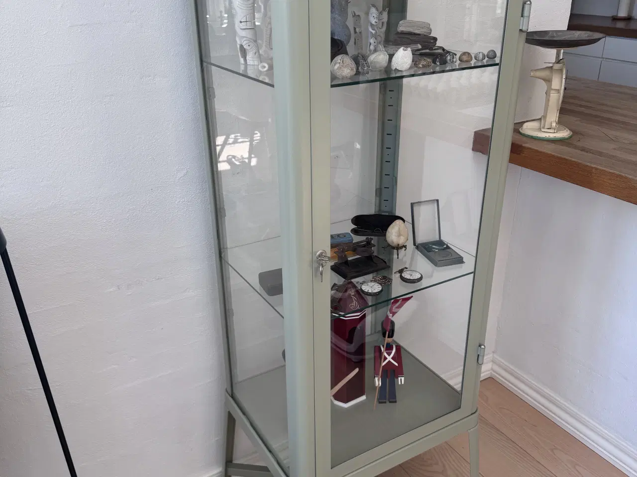 Billede 2 - Vitrineskab - Ikea