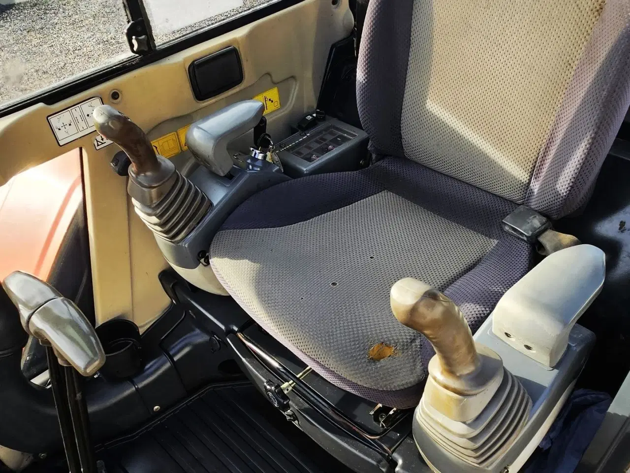 Billede 15 - Hitachi ZX27-3 / powertilt og skovlsæt / årgang 2013