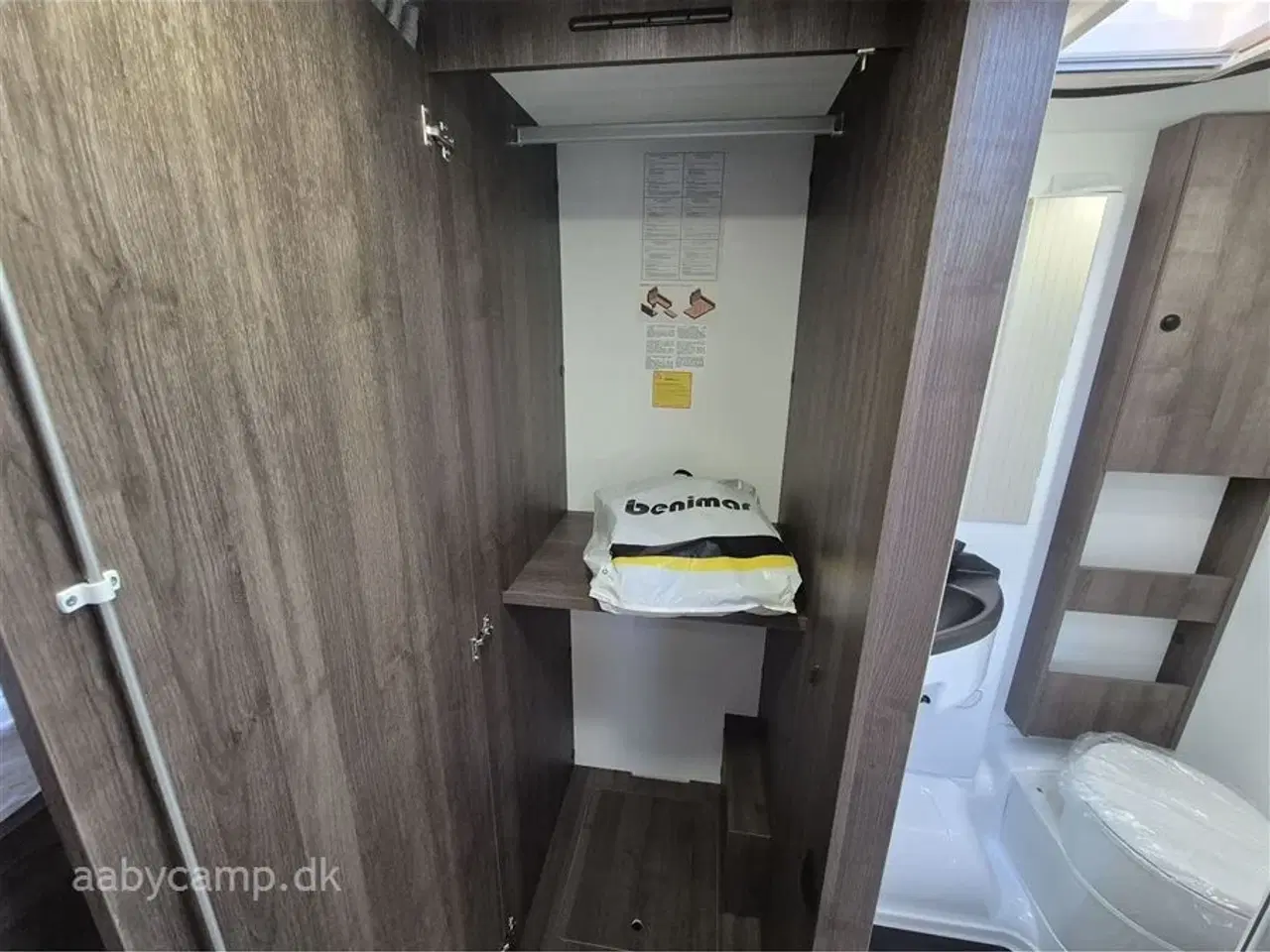 Billede 16 - 2026 - Benimar Tessoro   Nk Pakke. 8 trins Automatgear. 200W solceller. Webasto Dieselfyr. Kompressor køleskab. Køjer bag og sænkeseng Foran.