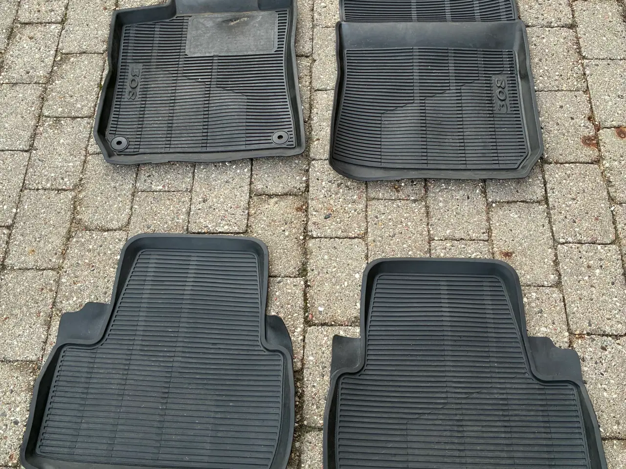 Billede 2 - Gummimåtter / Bakker