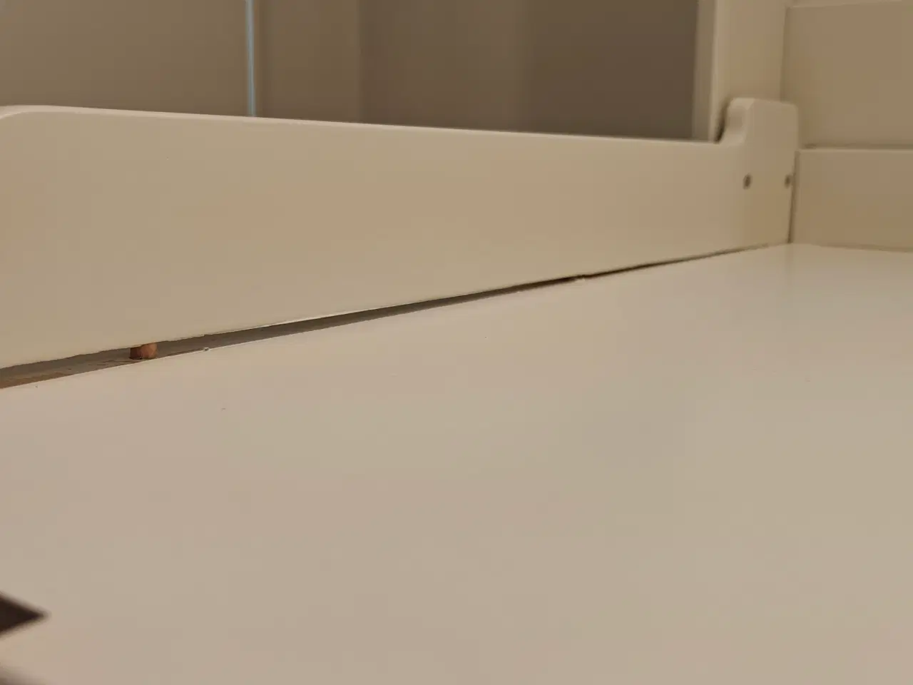 Billede 3 - Helt nyt Flexa Nova væghængt puslebord – Creme