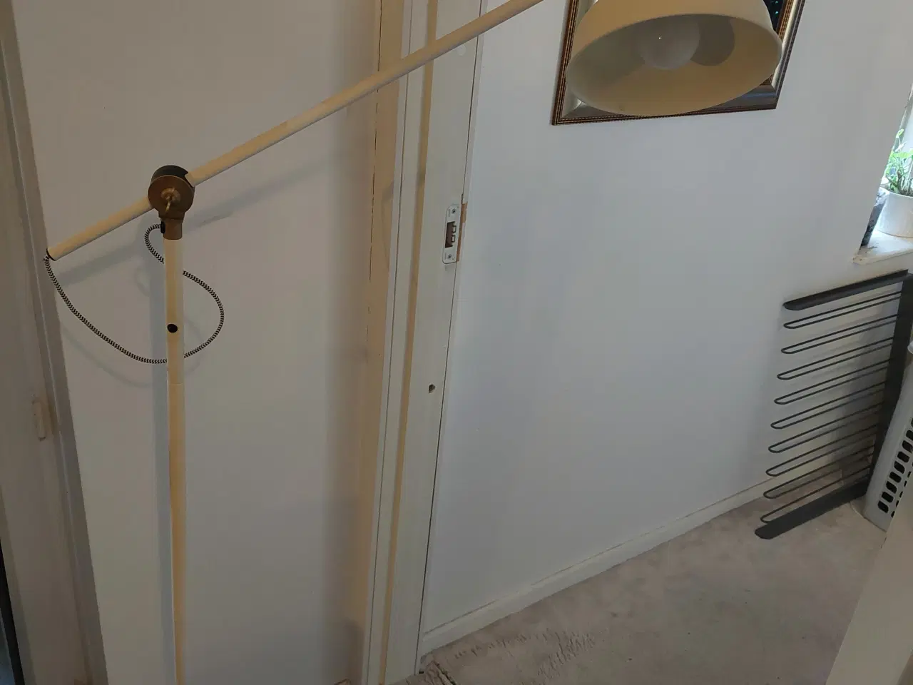 Billede 6 - gulv/standerlampen i hvid farve metal