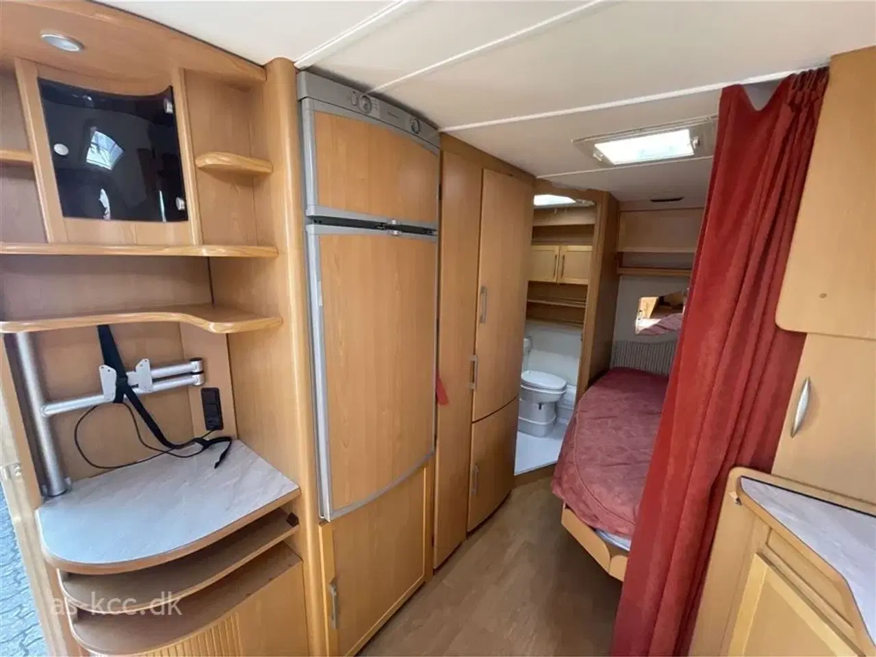 Billede 7 - 2007 - Kabe Royal 560 XL KS Kabe Royal 560 XL KS årg. 2007 incl.Kampa lufttelt ,mover,DuoControl, solceller. 4 sovepladser, 6 siddepladser.