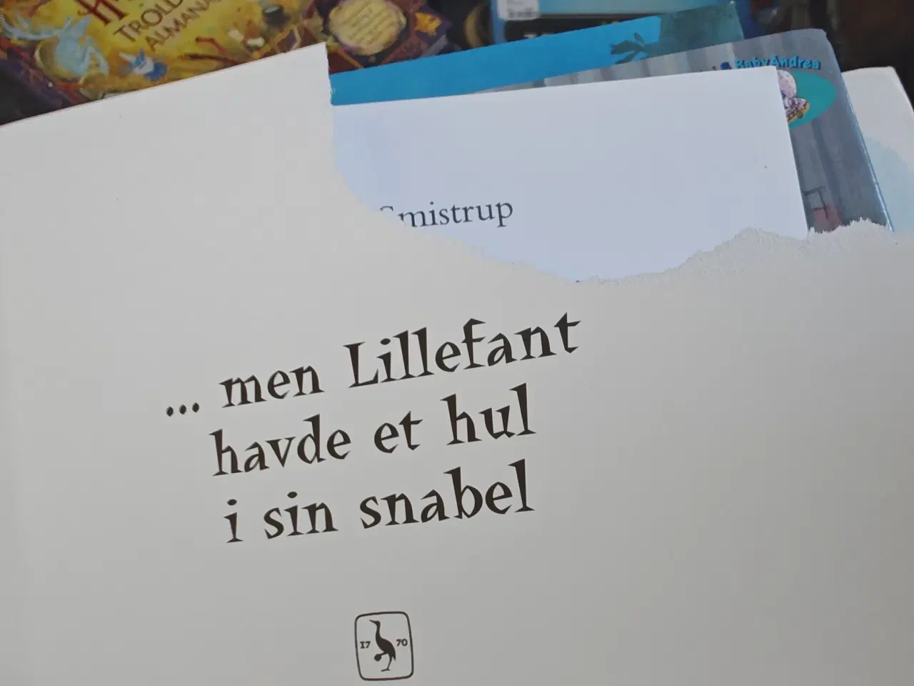 Billede 2 - .. men lille elefant havde et hul i sin snabel Bog