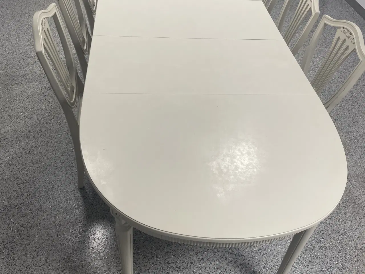 Billede 2 - Smukt gustaviansk spisebord med 6 stole