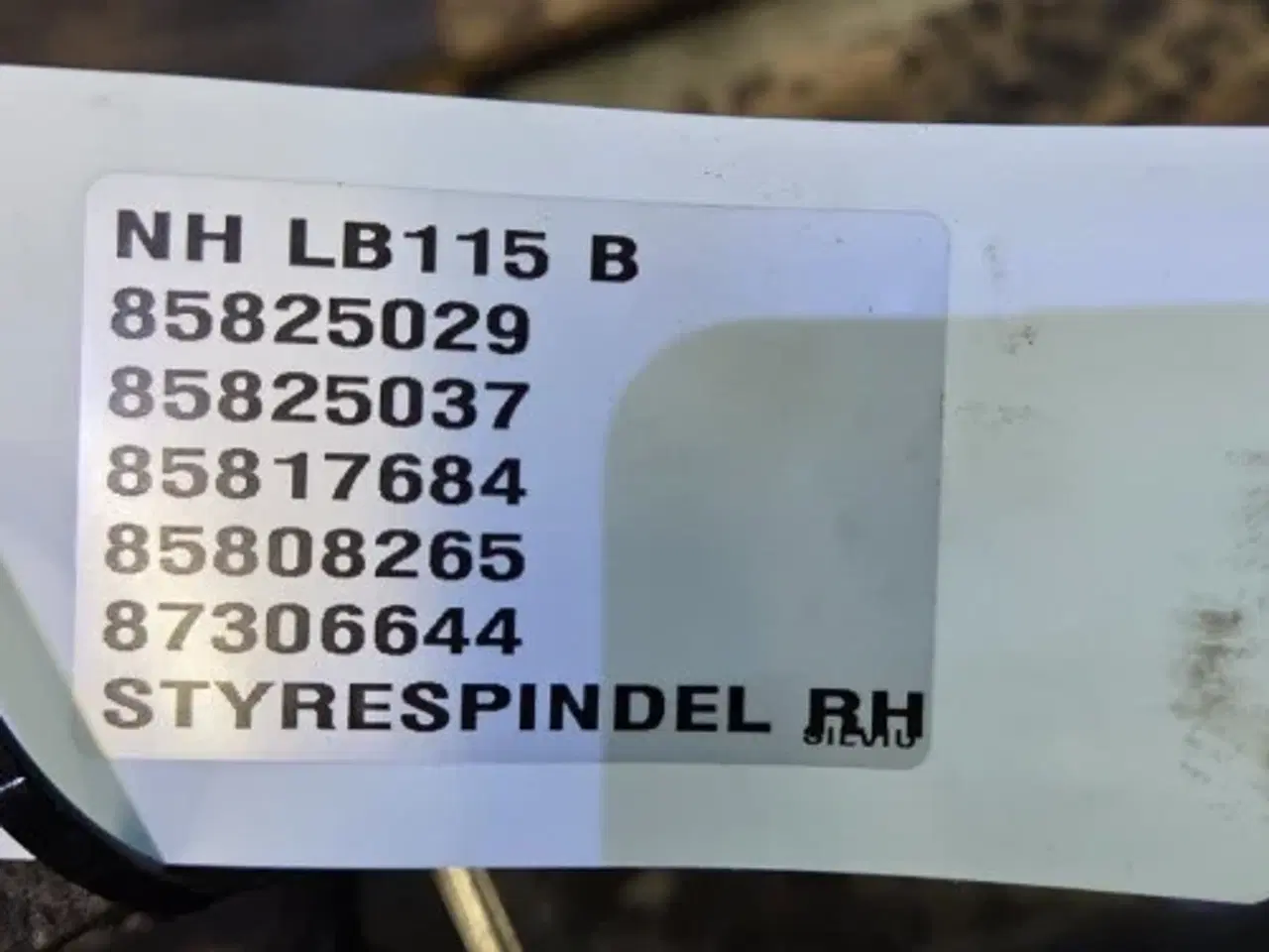 Billede 8 - New Holland LB115B Hjulnav R. 85825029