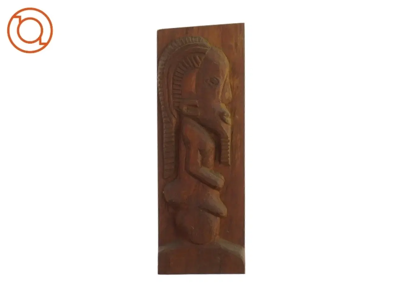 Billede 1 - Indskåret figur i træ (str. LBH 13,5x3,5x37 cm)
