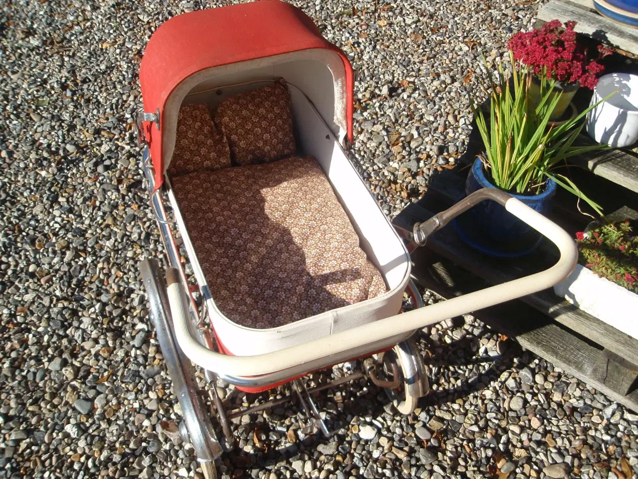 Billede 3 - Rød Scandia dukkevogn