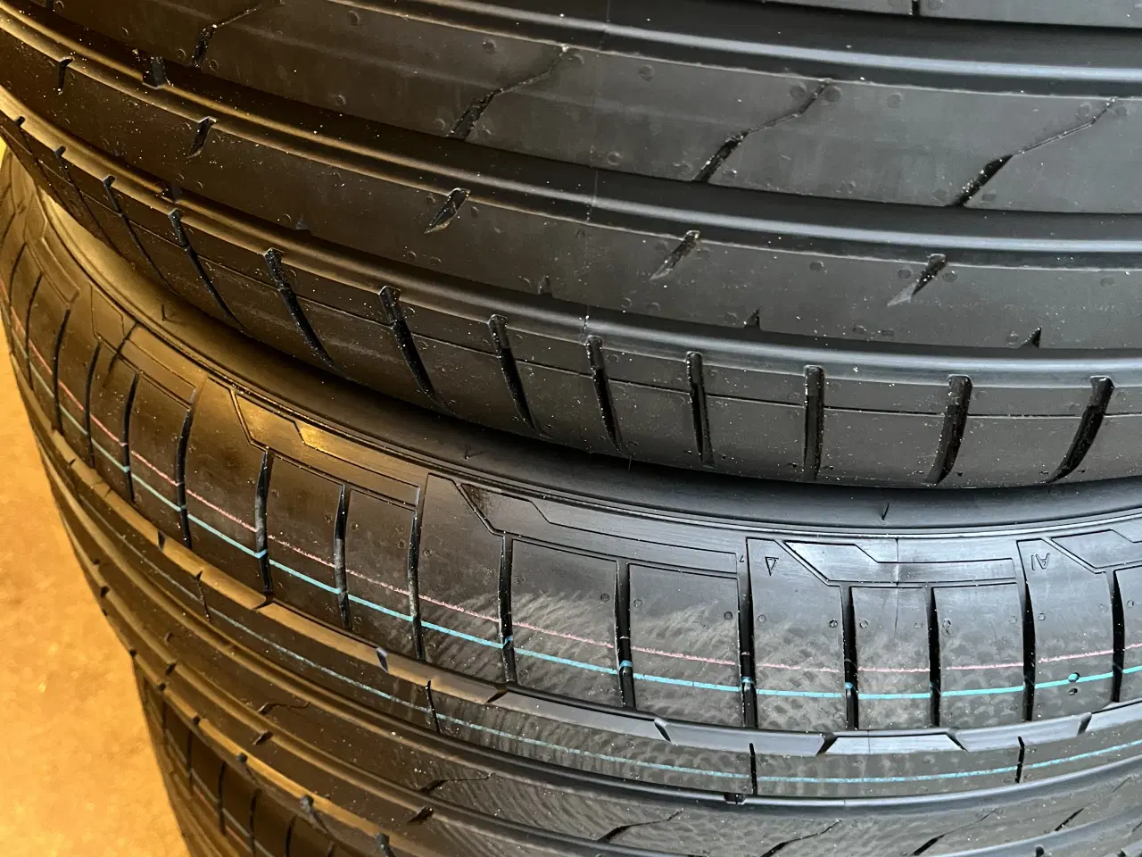 Billede 1 - Nye 255-45-50/235-50-20 Sommerdæk.
