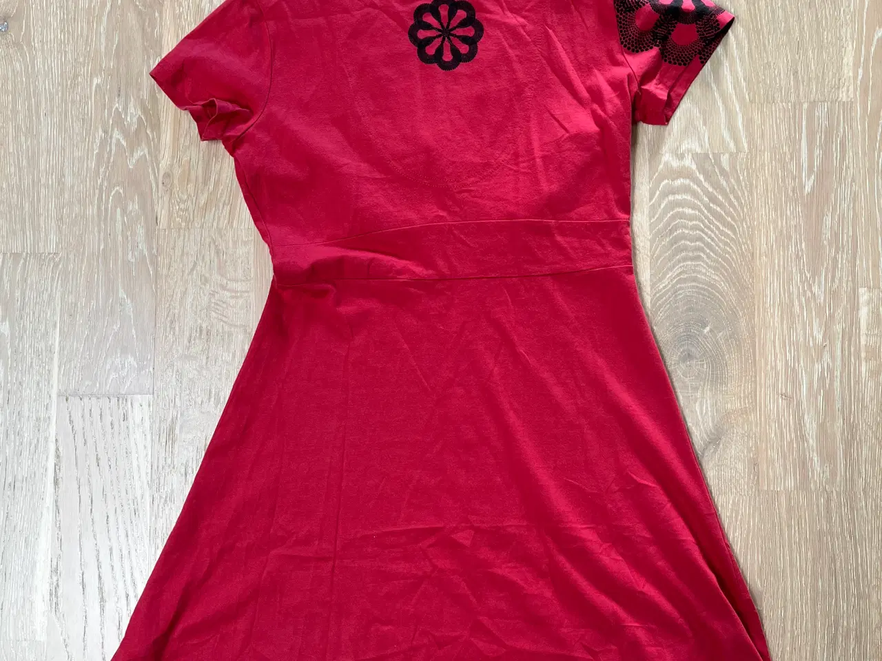 Billede 2 - Desigual kjole -Lady in Red