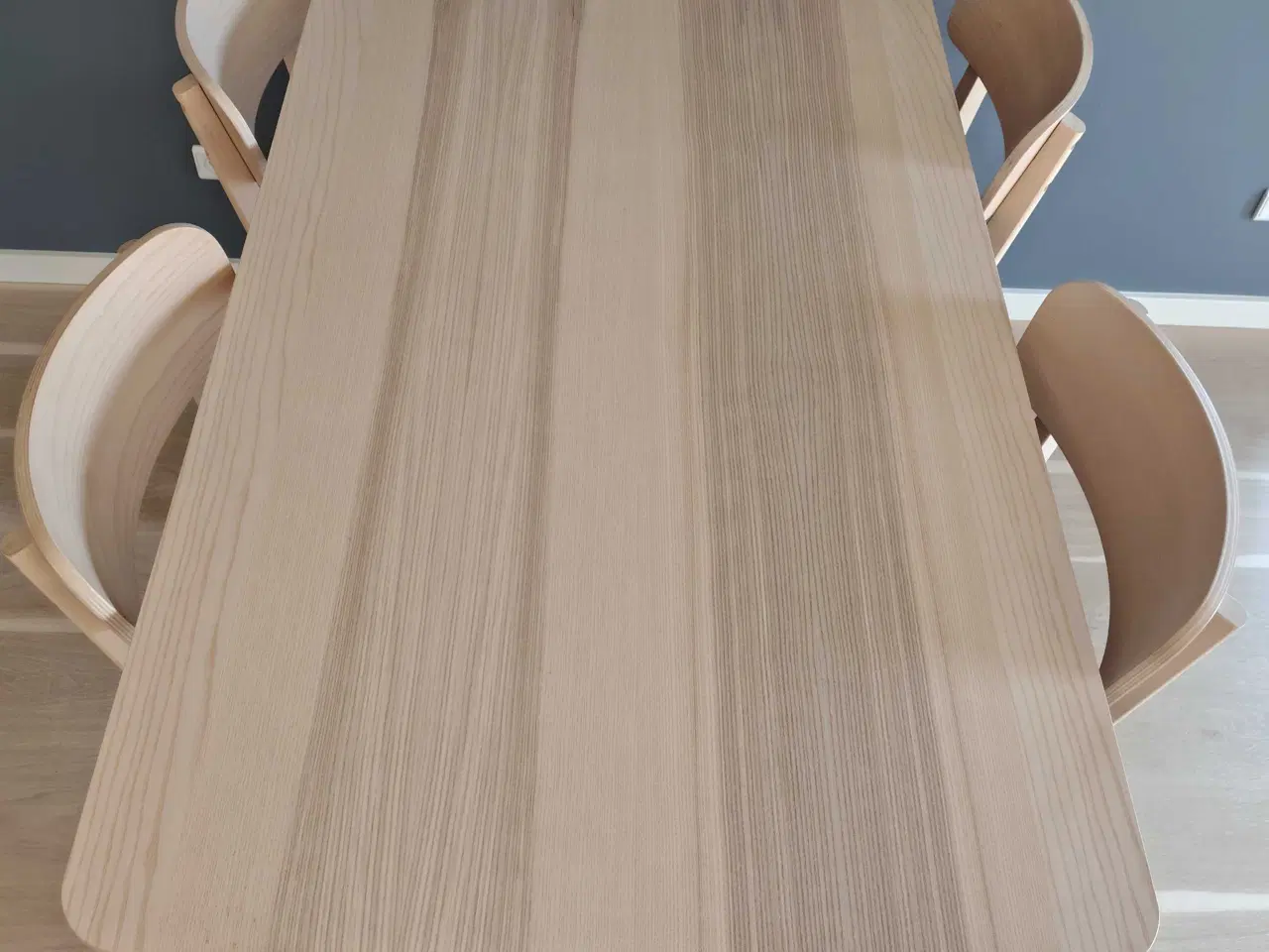 Billede 2 - Spisebord og 4 stole i ask ubrugt