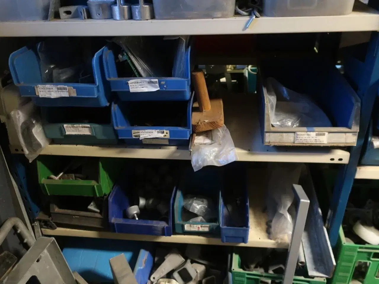 Billede 17 - 3 fag reoler inkl. indhold (se billeder)