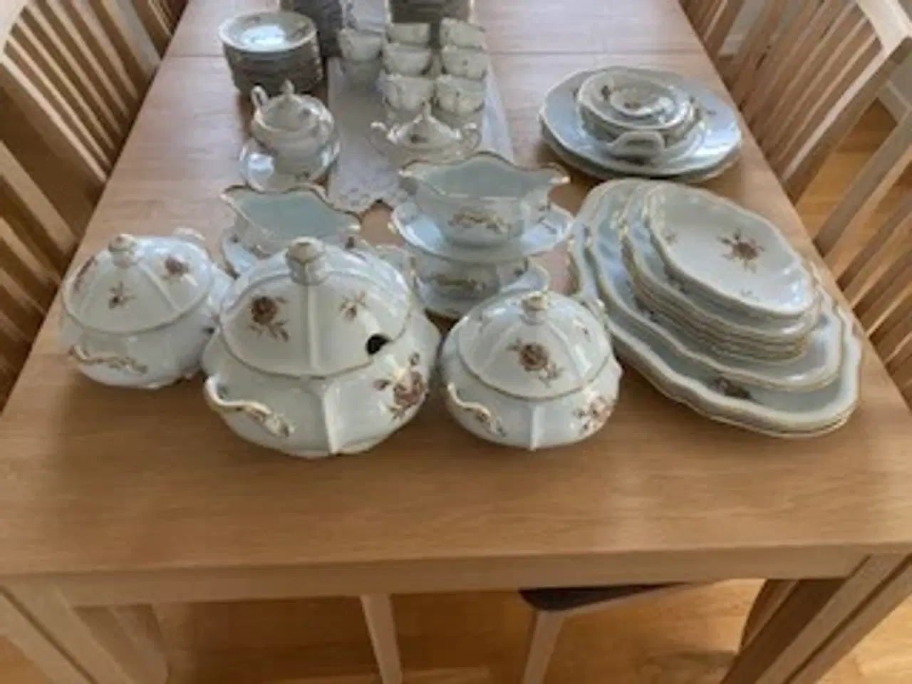Billede 2 - spise og kaffestel håndmalet royal copenhagen