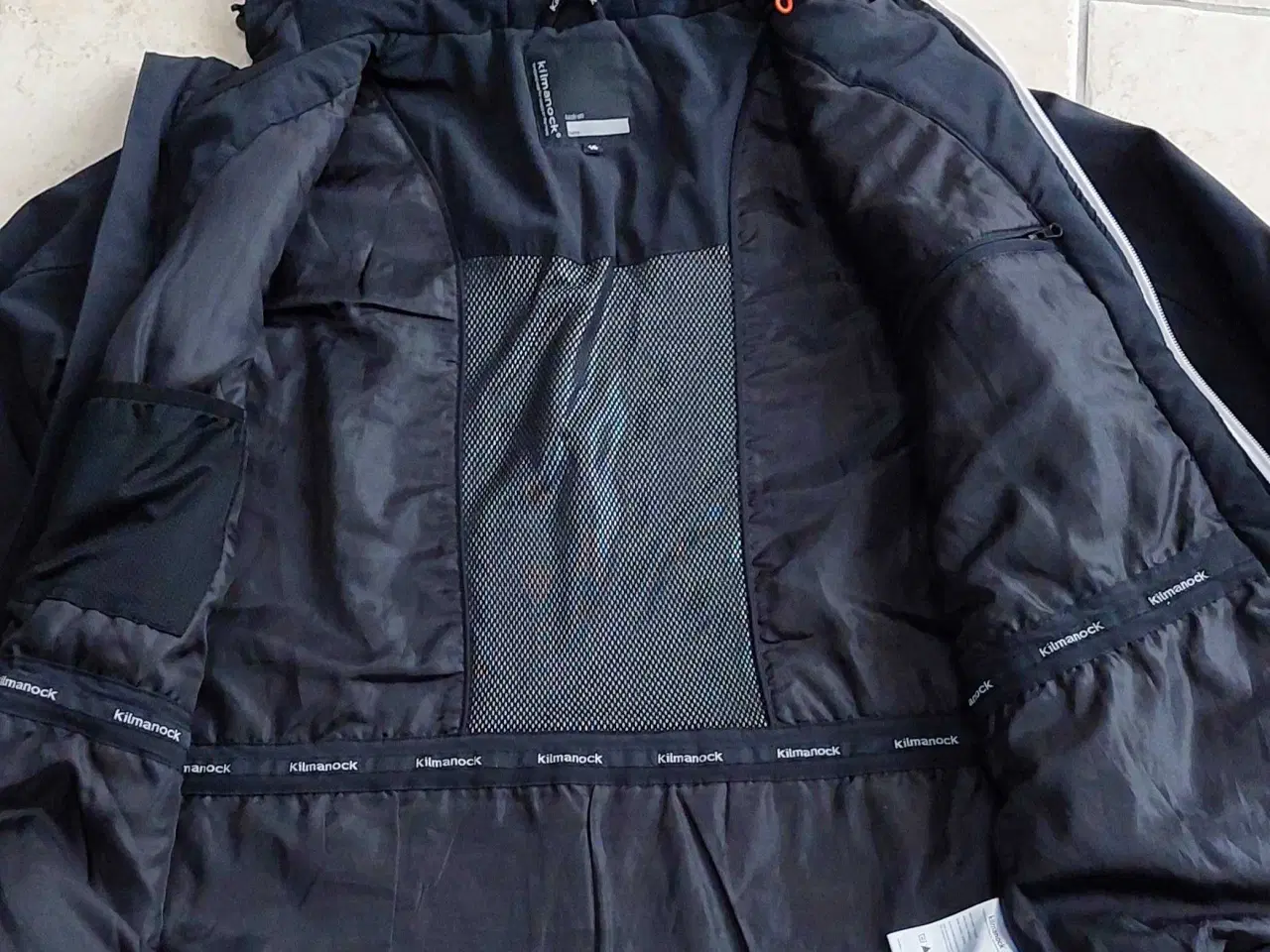 Billede 2 - Sort soft shell vinter jakke. 