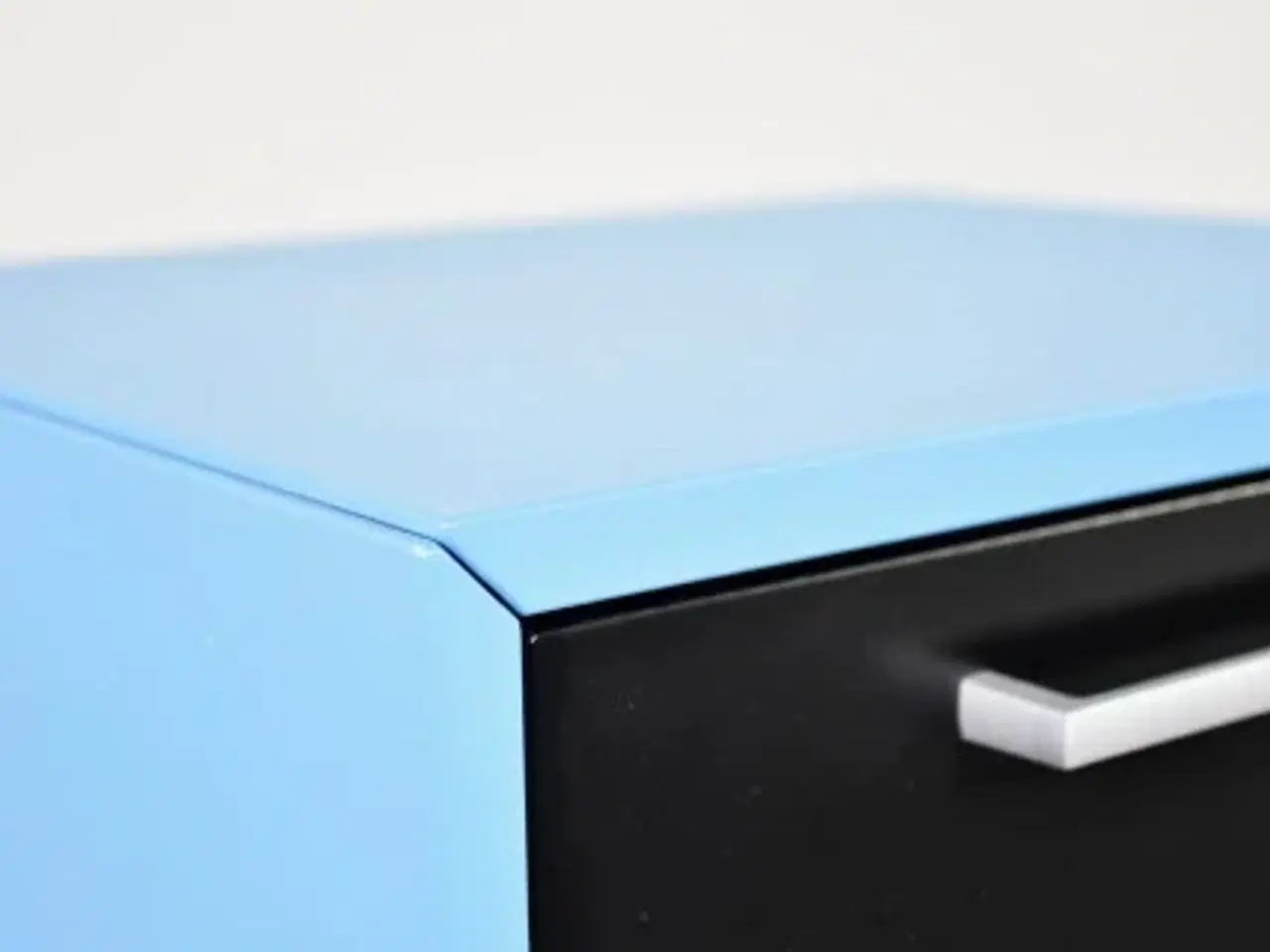 Billede 10 - Dencon skuffemøbel i blå med sorte skuffer