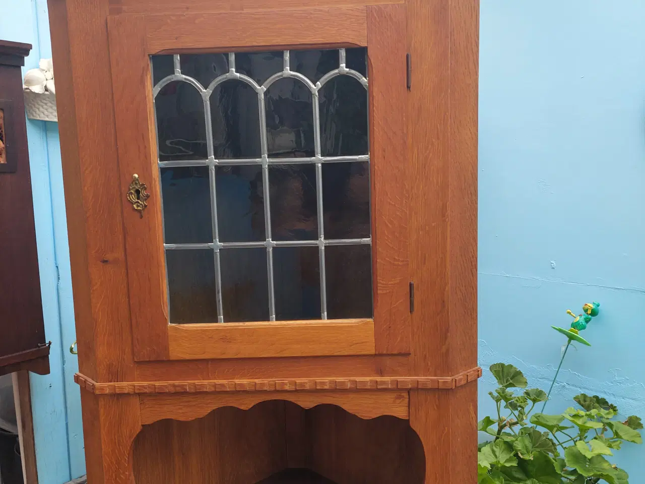 Billede 8 - hjørne/bar/vitrine skabet med dør