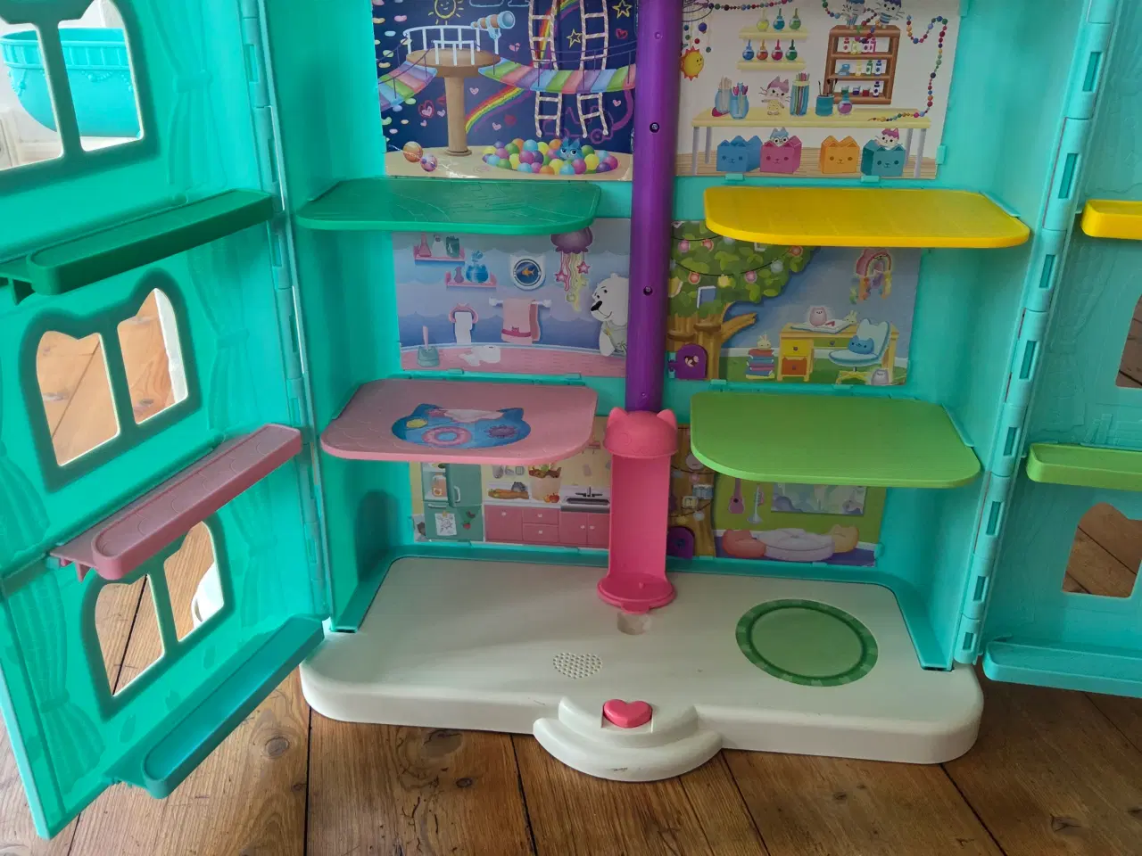 Billede 2 - Gabbys dukkehus med tilbehør 