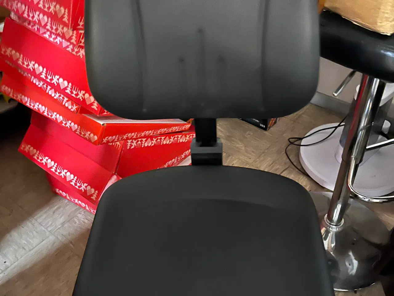 Billede 1 - Læderstole til spillehal