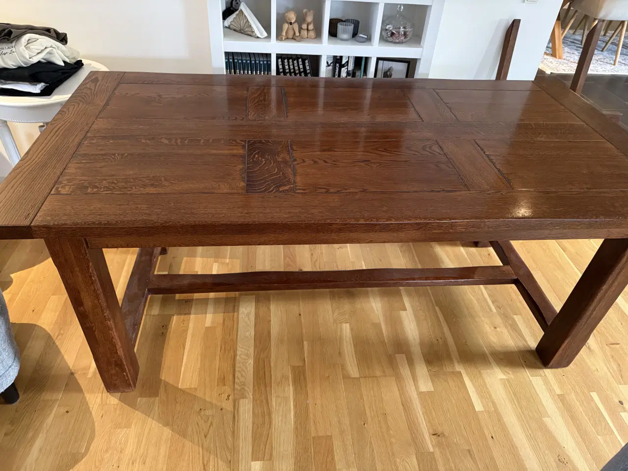 Billede 2 - Spisebord i mørkt træ
