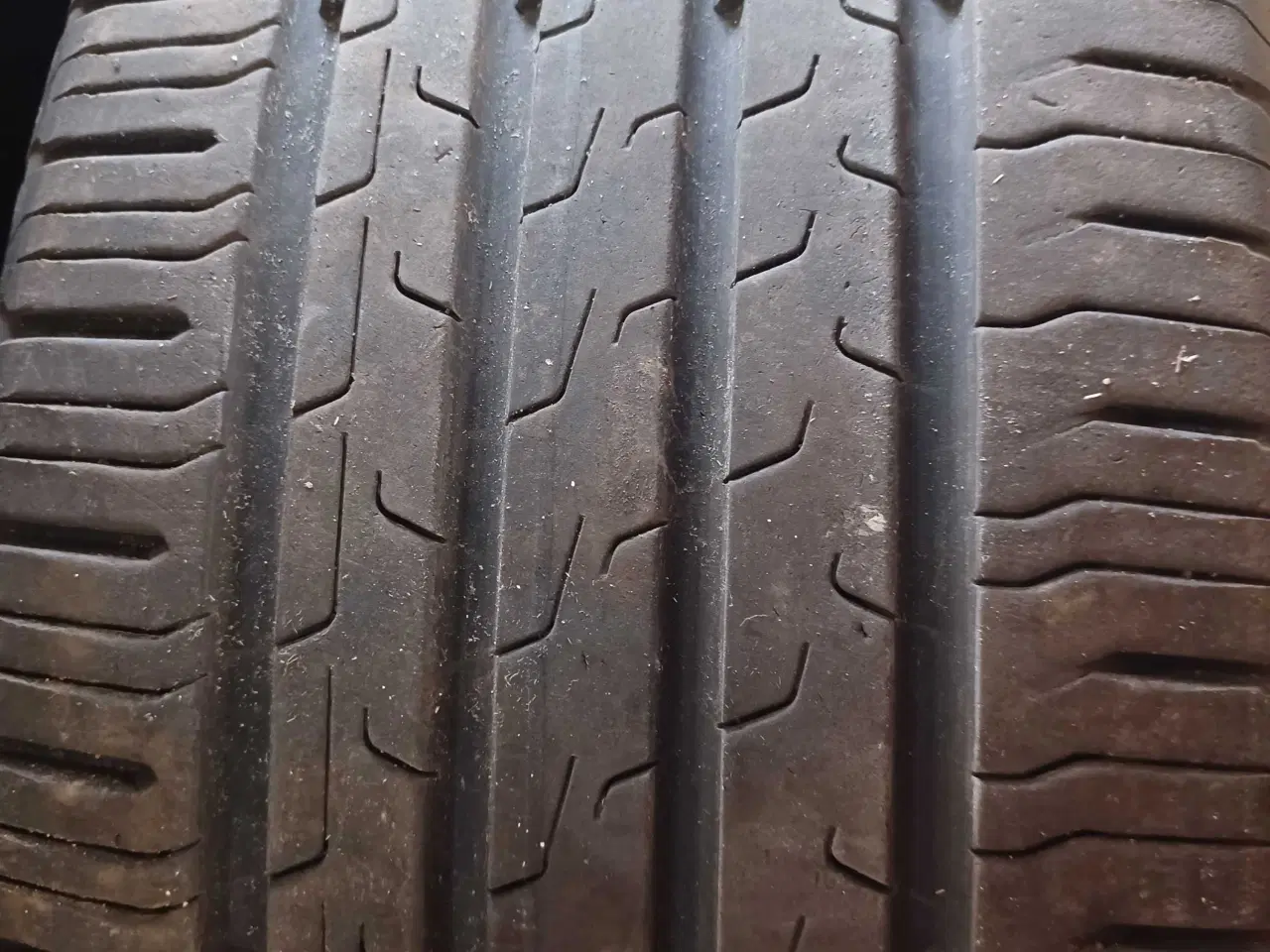 Billede 2 - Sommerdæk 235/55-18"