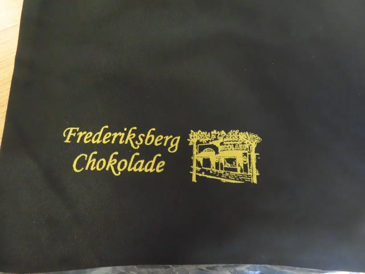 Billede 2 - 7 Stk. forklæder Fra chokoladeforretning