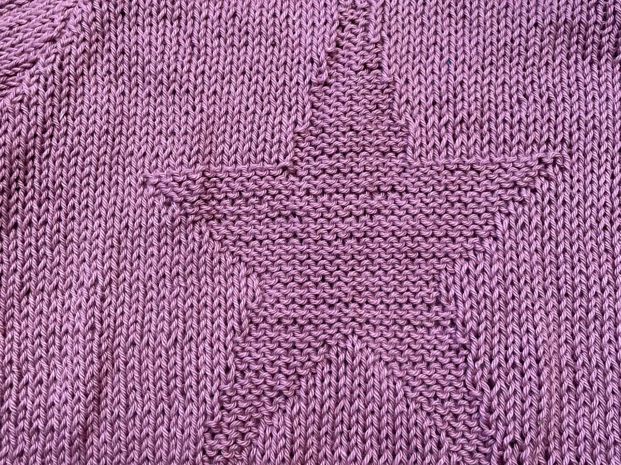 Billede 2 - Strikket trøje og futter str 2-4 mdr