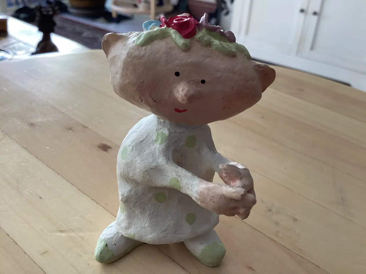 Billede 1 - Lille Medusa figur- pige med blomster i håret