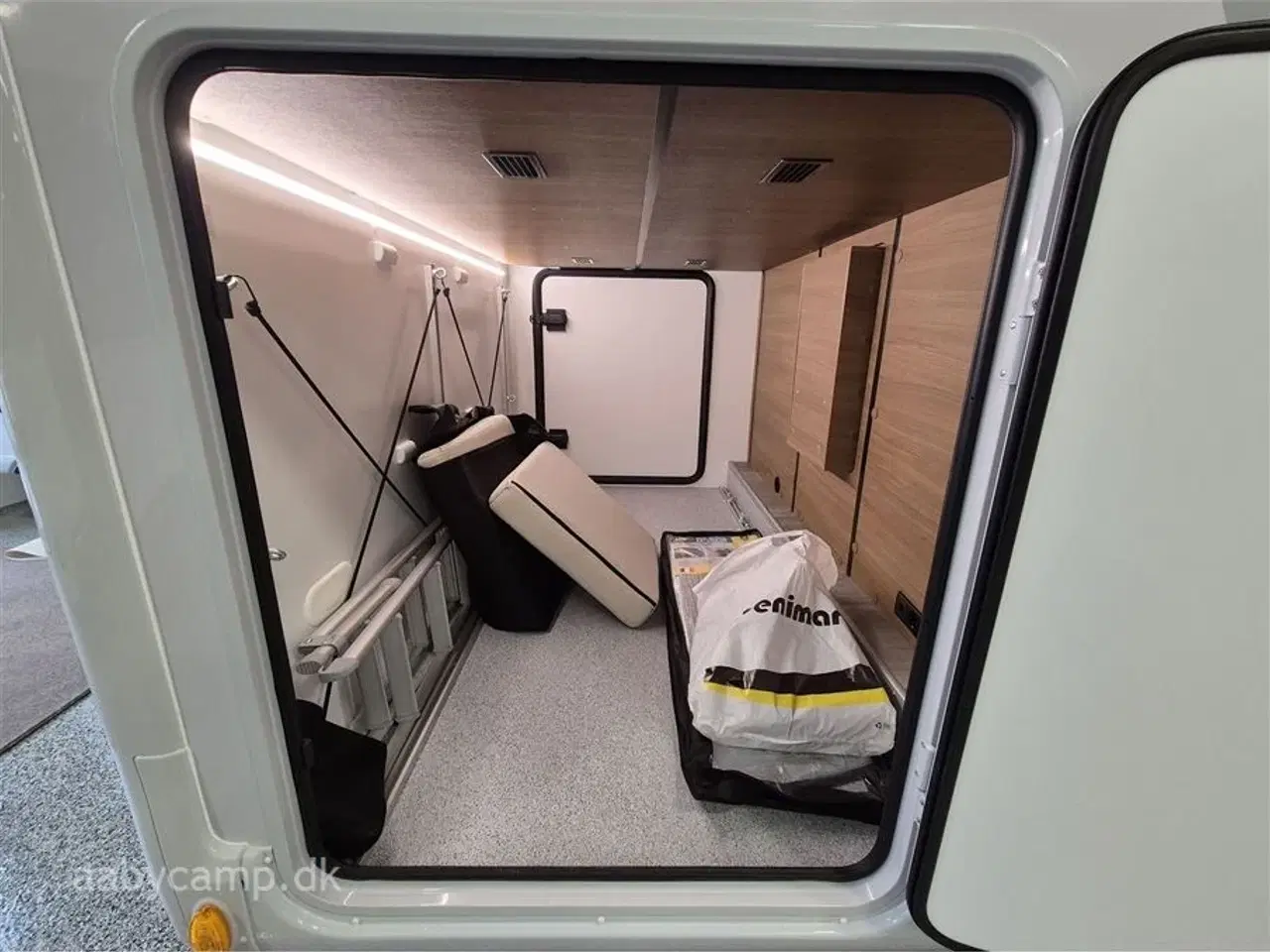 Billede 30 - 2026 - Benimar Mileo 268   Nk pakke. 8 Trins Automatgear. 140 Hk.  200W Solceller. Truma Combi Diesel. Kompressor Køleskab 150L. Emhætte.