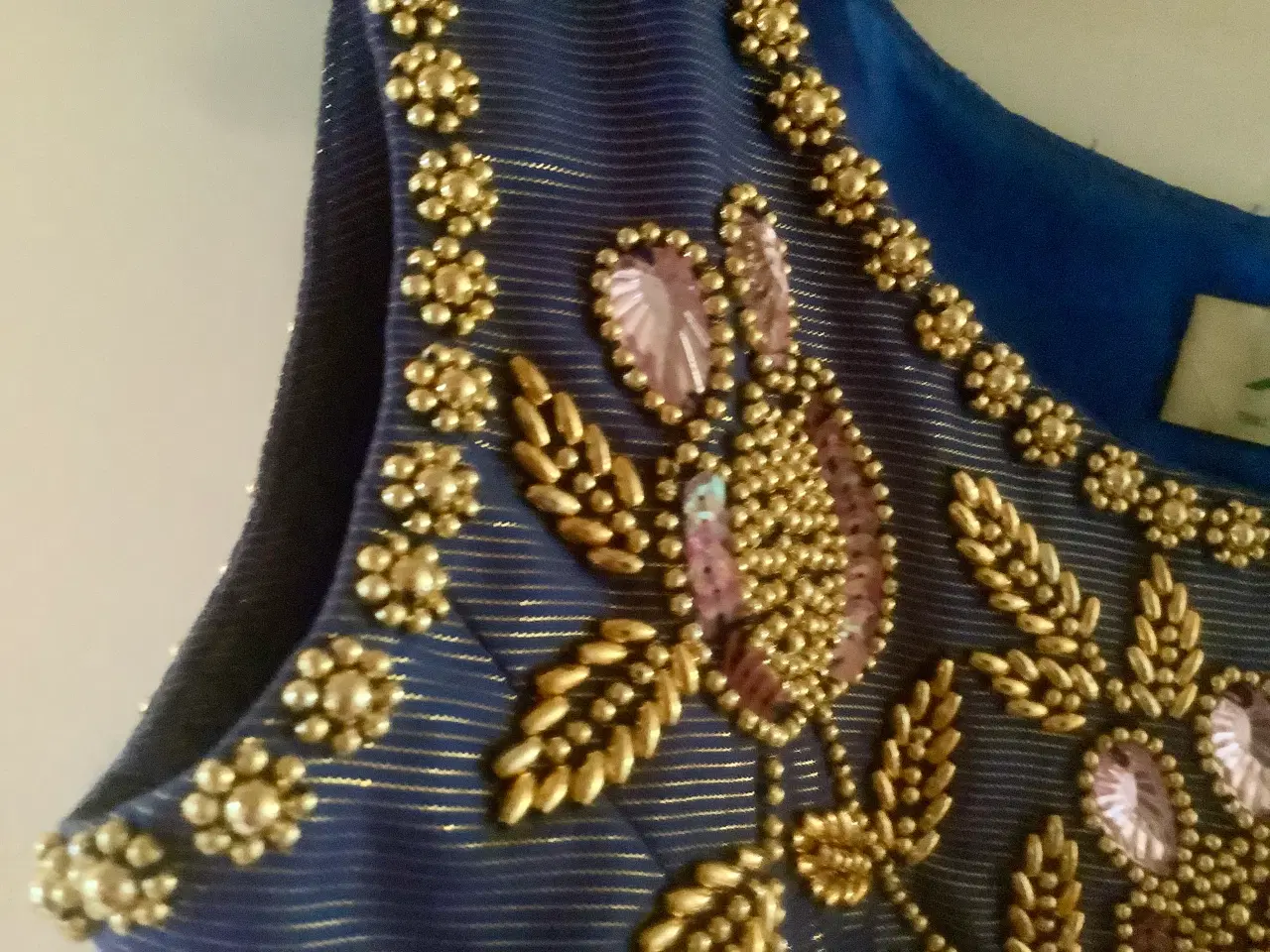 Billede 6 - Smuk selskabsdragt i Thai silke.