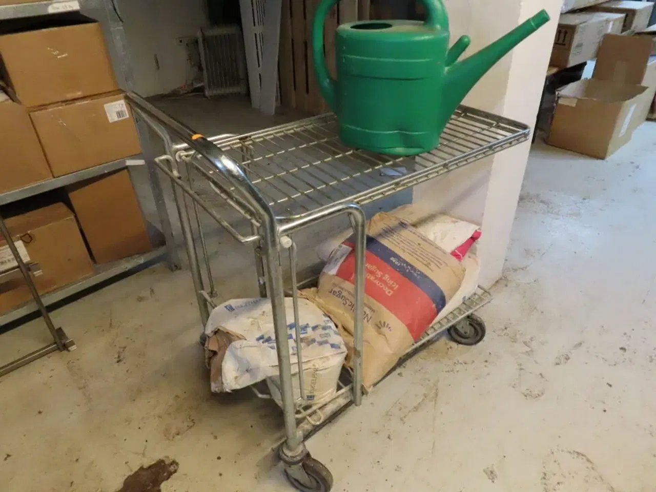 Billede 1 - Vogn med indhold