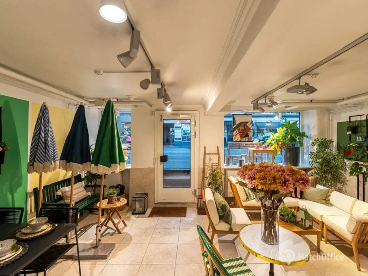 Billede 6 - SÆLGES: Velholdt og synlig erhvervsandel i høj kælder – med bred facade mod Godthåbsvej