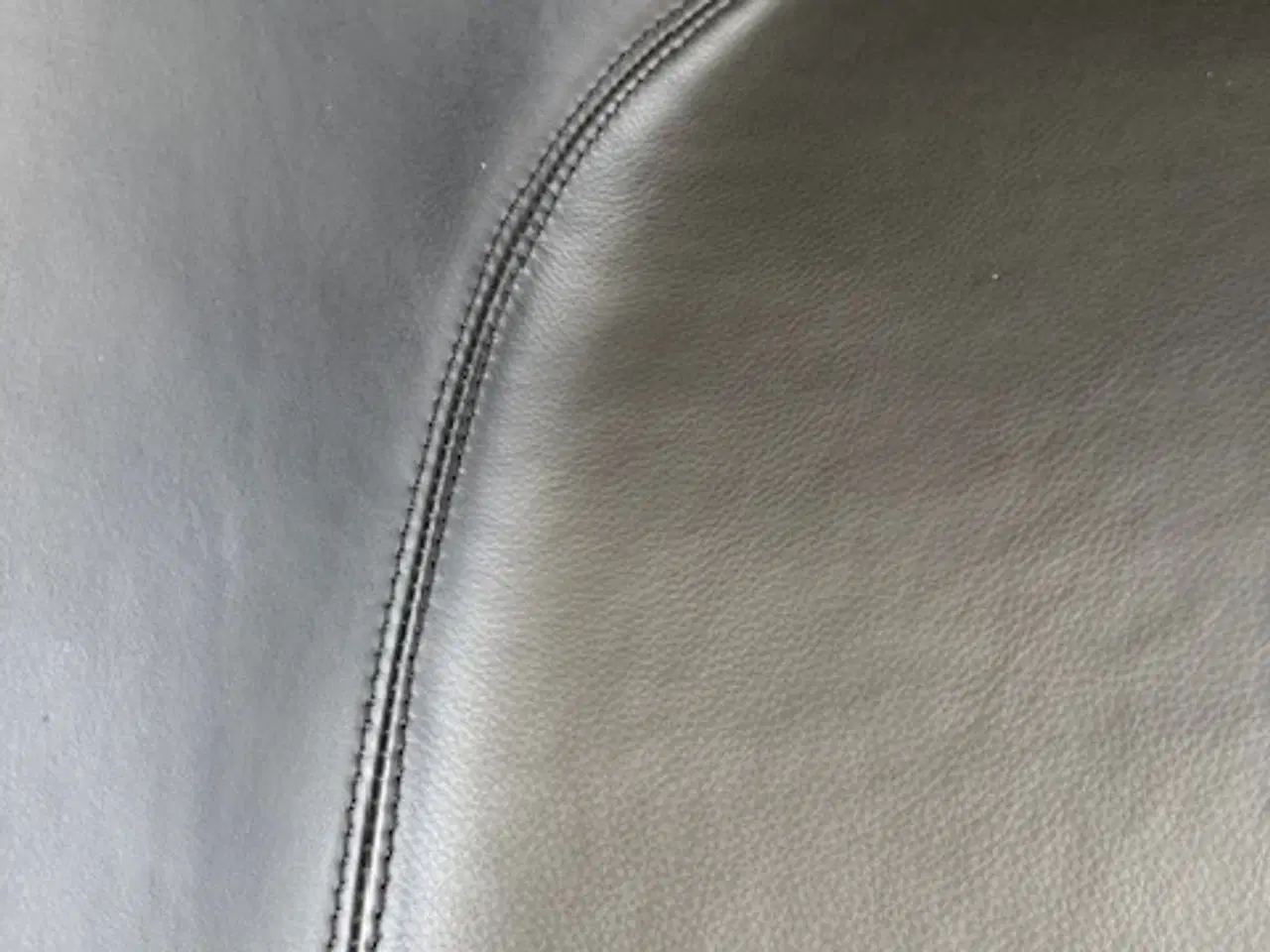 Billede 6 - Lounge drejestol med fodskammel