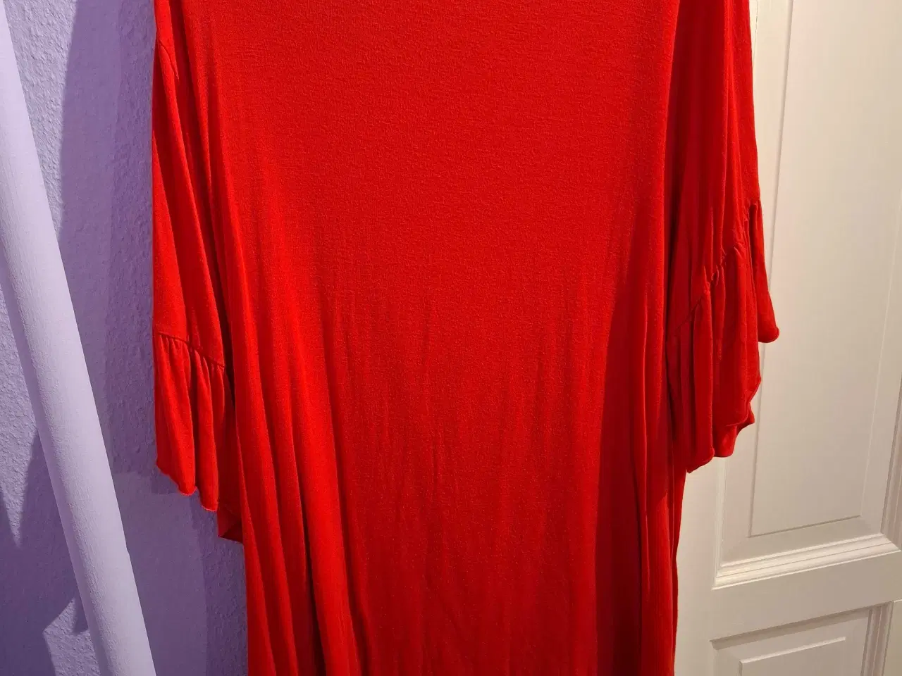 Billede 2 - Rød bluse i M fra Zizzi