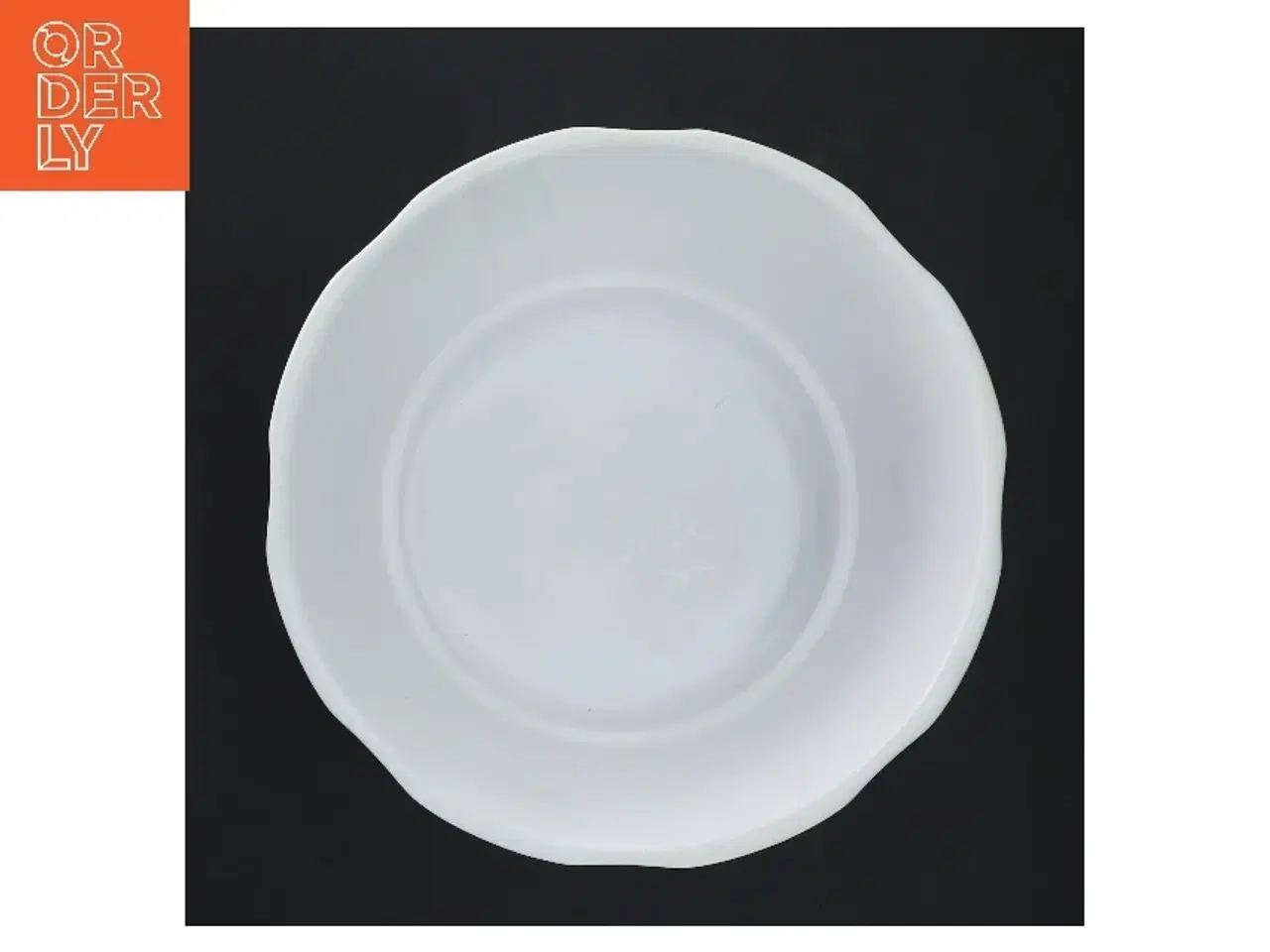 Billede 2 - Hvid urtepotteskjuler fra IKEA (str. 16x18 cm)