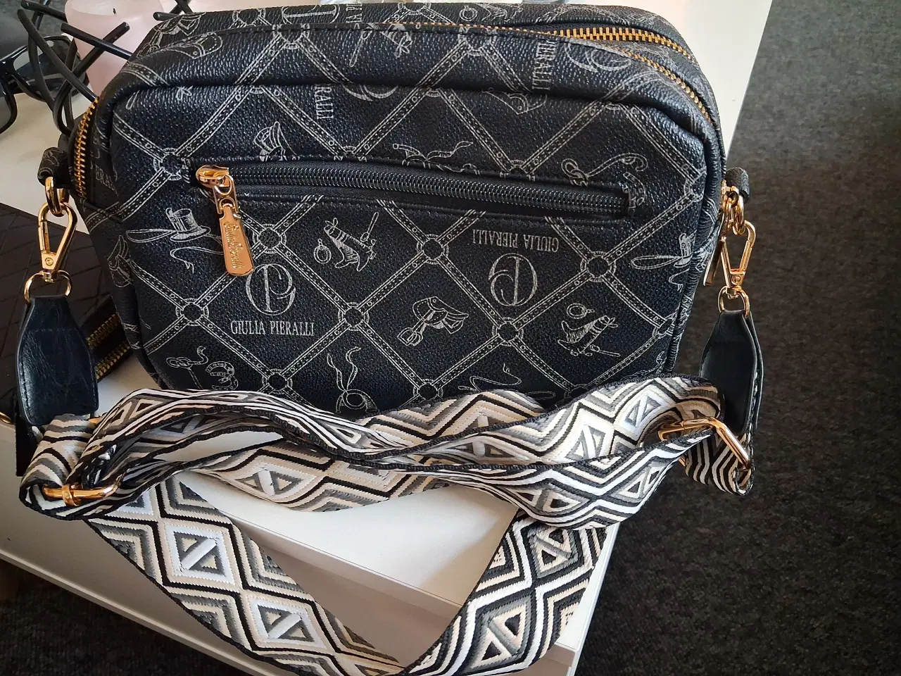 Billede 2 - Guiella pieralla taske