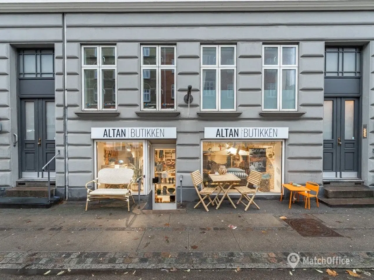 Billede 14 - SÆLGES: Velholdt og synlig erhvervsandel i høj kælder – med bred facade mod Godthåbsvej