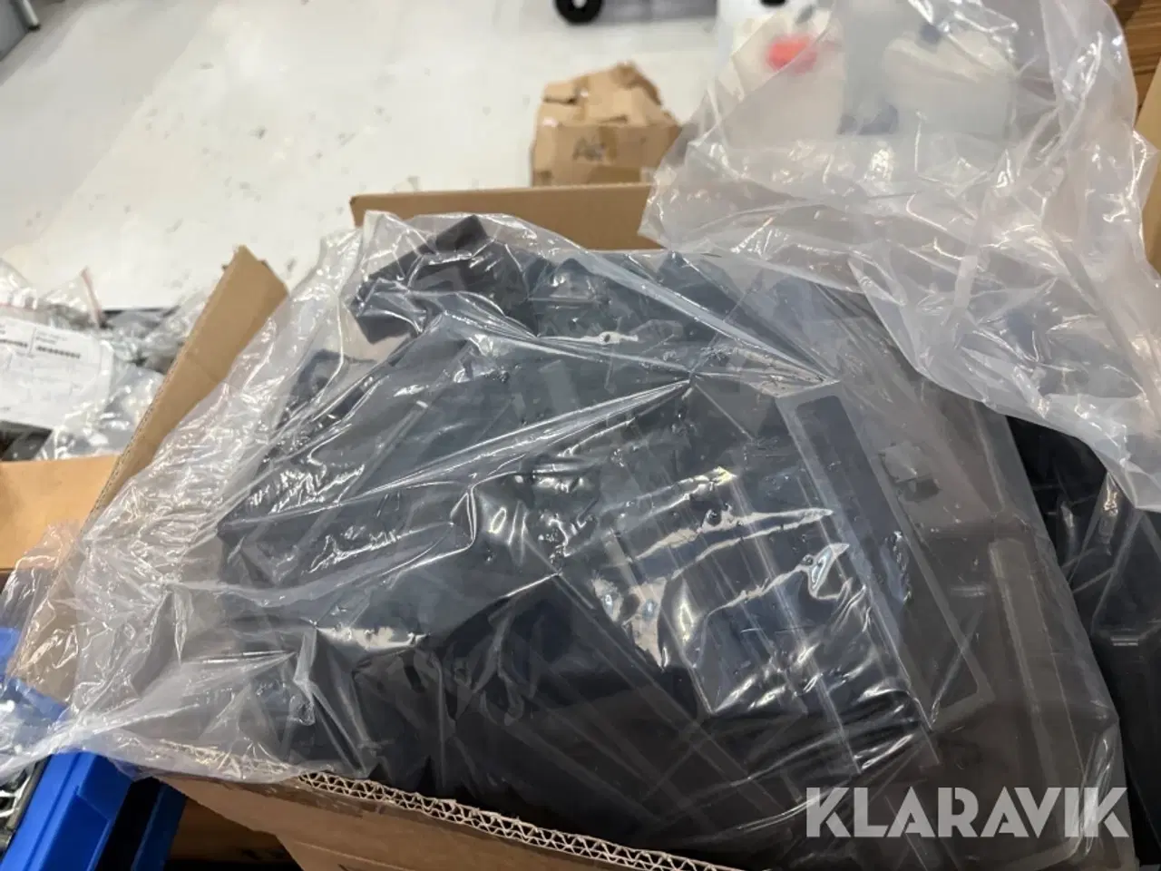 Billede 5 - Assorteret lot med beslag, låse, spænder mm.